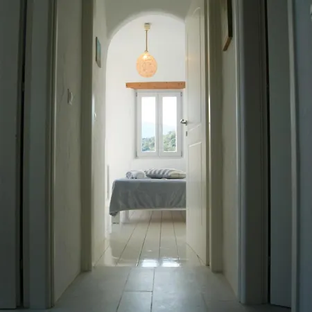 Art House In Aspro Chorio, 2-4 Guests